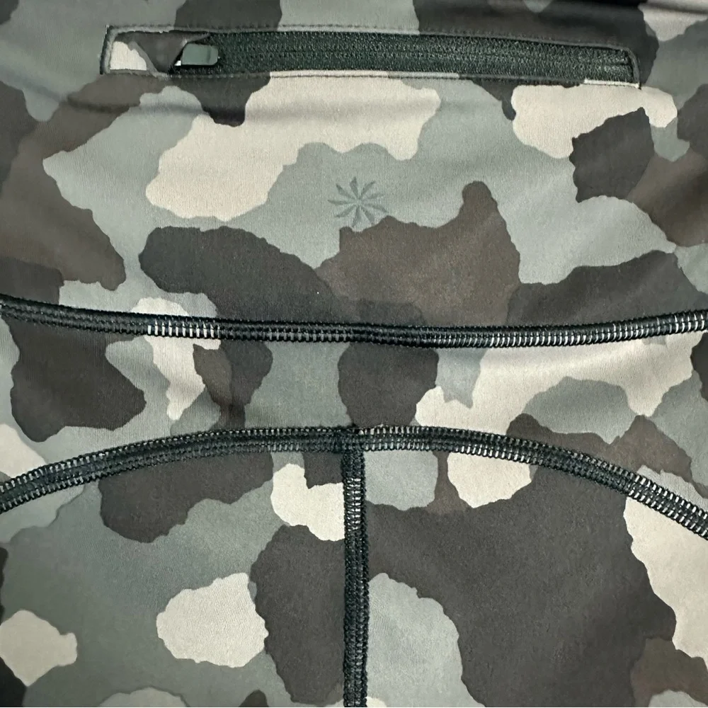 Athleta Lightning Camo Gray/Black Camouflage 7/8 Tight Leggings Size S
